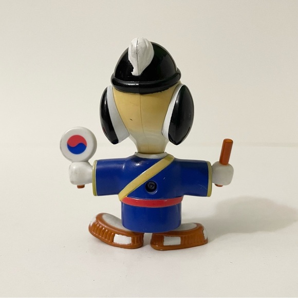 Snoopy World Tour Korea Figure Toy - Picture 7 of 13
